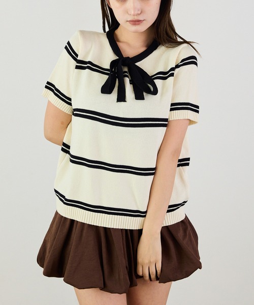 Siel(シエル)の「リボンネックボーダープルオーバーニット 冬服(ニット/セーター・レディース・ベージュ/グレー/ブルー/ブラック・FREE)」の2枚目の写真