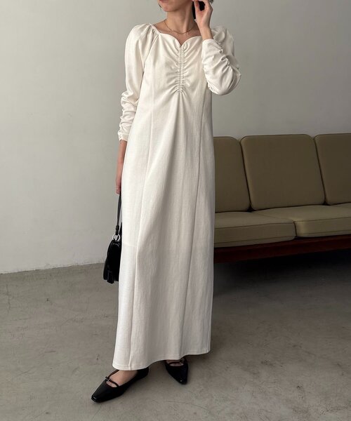 CAPRICIEUX LE'MAGE（カプリシューレマージュ）の「【低身長サイズあり】ウェーブネックギャザーワンピース（ワンピース・レディース・ホワイト系その他/ブラック・FREE/PS）」の2枚目の写真