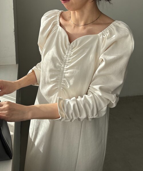 CAPRICIEUX LE'MAGE（カプリシューレマージュ）の「【低身長サイズあり】ウェーブネックギャザーワンピース（ワンピース・レディース・ホワイト系その他/ブラック・FREE/PS）」の6枚目の写真