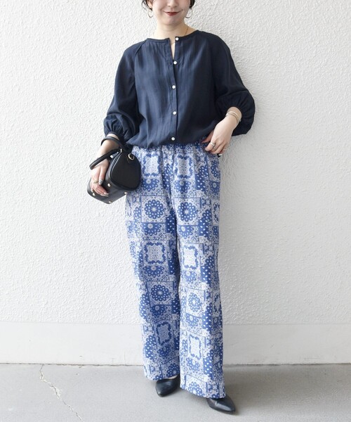 SHIPS any(シップス エニィ)の「SHIPS any:〈洗濯機可能〉バンダナ プリント イージー ワイド パンツ(デニムパンツ・レディース・ブラック/ブルー・ONE SIZE)」の9枚目の写真