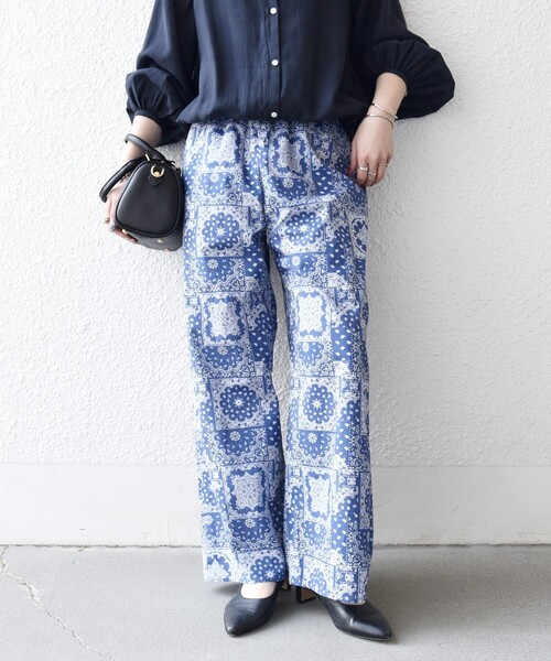 SHIPS any(シップス エニィ)の「SHIPS any:〈洗濯機可能〉バンダナ プリント イージー ワイド パンツ(デニムパンツ・レディース・ブラック/ブルー・ONE SIZE)」の11枚目の写真