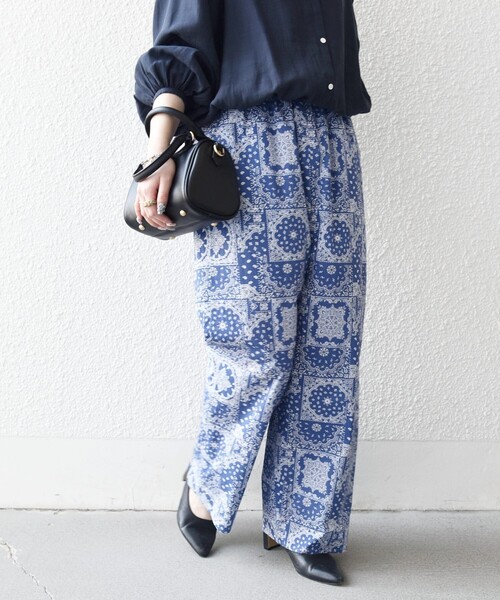 SHIPS any(シップス エニィ)の「SHIPS any:〈洗濯機可能〉バンダナ プリント イージー ワイド パンツ(デニムパンツ・レディース・ブラック/ブルー・ONE SIZE)」の12枚目の写真