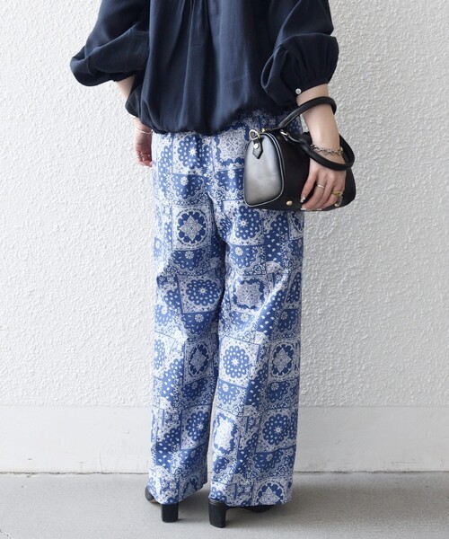 SHIPS any(シップス エニィ)の「SHIPS any:〈洗濯機可能〉バンダナ プリント イージー ワイド パンツ(デニムパンツ・レディース・ブラック/ブルー・ONE SIZE)」の13枚目の写真