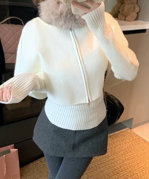 nonomi(ノノミ)の「ファーカラー付き ジップアップ リブニットトップス(レイヤード風)(ニット/セーター・レディース・ブラック/ホワイト・FREE)」の3枚目の写真