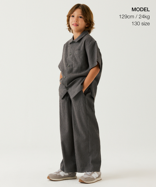 MUSINSA STANDARD KIDS（ムシンサスタンダードキッズ）の「クリンクルワンタックワイドバンディングパンツ [カーキグレー]（その他パンツ・レディース・その他・100/110/120/130/140/150/160）」の2枚目の写真