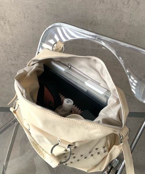 Teem Store(チームストア)の「【大容量/A4対応】リベット大容量トートバッグ(トートバッグ・レディース・ホワイト/ブラック・F)」の7枚目の写真
