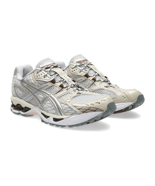 ASICS(アシックス)の「GEL-NIMBUS 10.1 / ゲルニンバス 10.1(スニーカー・レディース・ホワイト×シルバー・29/27/25.5/28.5/25/28/26.5/24.5/23/27.5/26/23.5/24)」の1枚目の写真