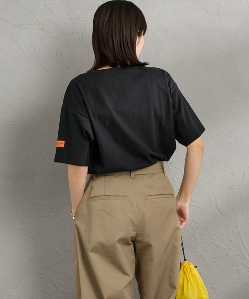 UNIVERSAL OVERALL（ユニバーサルオーバーオール）の「[UNIVERSAL OVERALL/ユニバーサルオーバーオール] 別注 ワイドシルエット ポケットTシャツ【追加】（Tシャツ/カットソー・レディース・ブラック/ブラウン系/ブラック系/ホワイト/ベージュ系・F）」の22枚目の写真