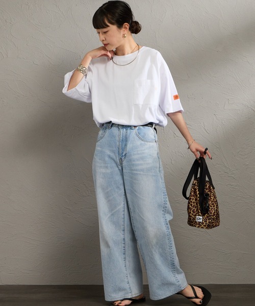 UNIVERSAL OVERALL（ユニバーサルオーバーオール）の「[UNIVERSAL OVERALL/ユニバーサルオーバーオール] 別注 ワイドシルエット ポケットTシャツ【追加】（Tシャツ/カットソー・レディース・ブラック/ブラウン系/ブラック系/ホワイト/ベージュ系・F）」の6枚目の写真