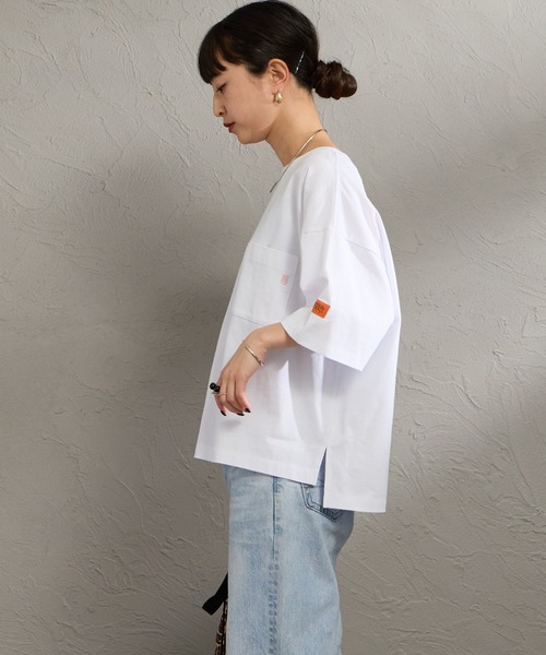 UNIVERSAL OVERALL（ユニバーサルオーバーオール）の「[UNIVERSAL OVERALL/ユニバーサルオーバーオール] 別注 ワイドシルエット ポケットTシャツ【追加】（Tシャツ/カットソー・レディース・ブラック/ブラウン系/ブラック系/ホワイト/ベージュ系・F）」の17枚目の写真