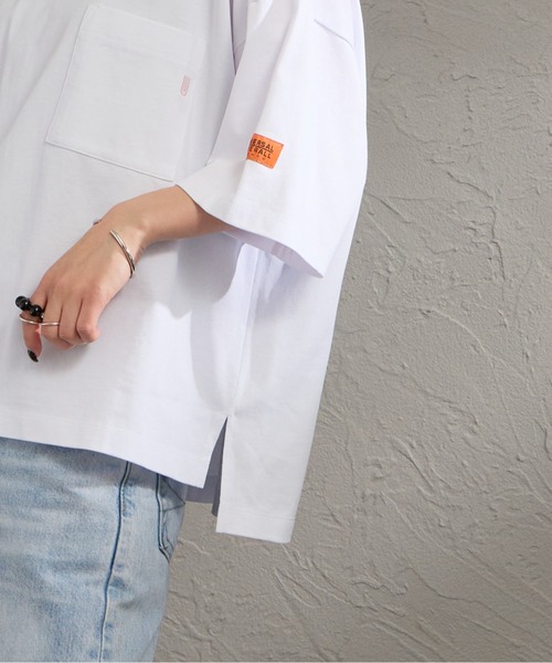 UNIVERSAL OVERALL（ユニバーサルオーバーオール）の「[UNIVERSAL OVERALL/ユニバーサルオーバーオール] 別注 ワイドシルエット ポケットTシャツ【追加】（Tシャツ/カットソー・レディース・ブラック/ブラウン系/ブラック系/ホワイト/ベージュ系・F）」の20枚目の写真