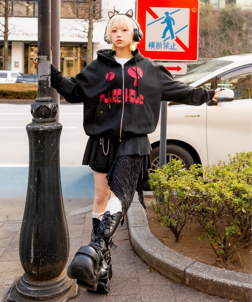 FLUKE HOLIC(フロックホリック)の「CRYING EMB LOGO PARKA(パーカー・レディース・ネイビー/グレー/ブラック・SMALL/MEDIUM/LARGE)」の4枚目の写真
