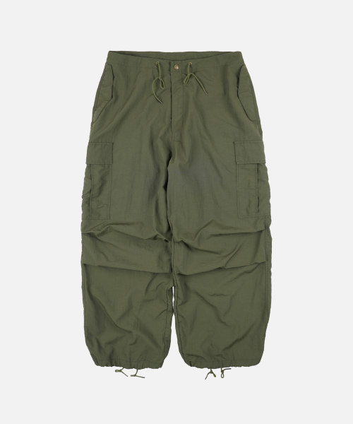 FRIZMWORKS(フリズムワークス)の「PARACHUTE NYLON BALLOON PANTS _ OLIVE(その他パンツ・メンズ・その他・LARGE/MEDIUM/SMALL/X-LARGE)」の1枚目の写真