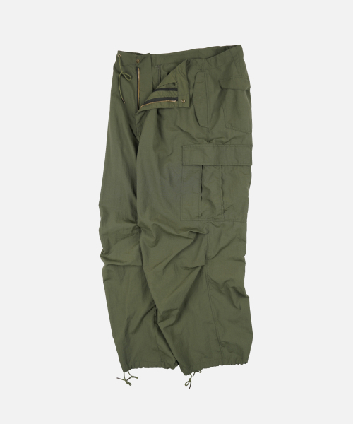 FRIZMWORKS(フリズムワークス)の「PARACHUTE NYLON BALLOON PANTS _ OLIVE(その他パンツ・メンズ・その他・LARGE/MEDIUM/SMALL/X-LARGE)」の2枚目の写真