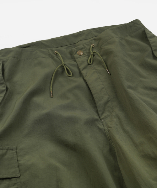 FRIZMWORKS(フリズムワークス)の「PARACHUTE NYLON BALLOON PANTS _ OLIVE(その他パンツ・メンズ・その他・LARGE/MEDIUM/SMALL/X-LARGE)」の4枚目の写真