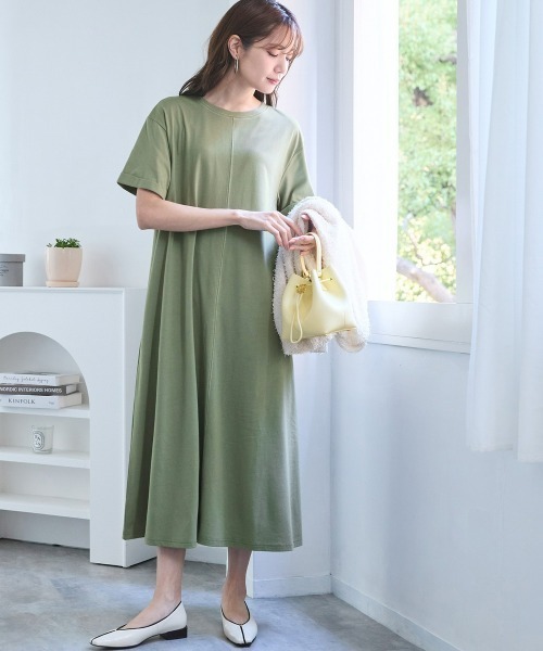SMILE LAND(スマイルランド)の「<大きいサイズ>【汗染みしにくい】配色ステッチワンピース(ワンピース・レディース・チャコールグレー/ブラック/オリーブ・5L/4L/L/3L/LL)」の3枚目の写真