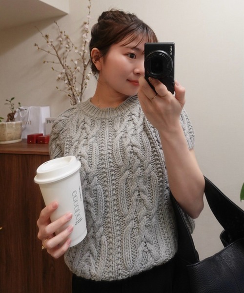 Reurie'(レウリィ)の「ショートスリーブケーブルニット(saki select) / 半袖 フェミニン 韓国 大人カジュアル モノトーン 春服 夏服(ニット/セーター・レディース・アイボリー/グレー/ネイビー・FREE)」の13枚目の写真