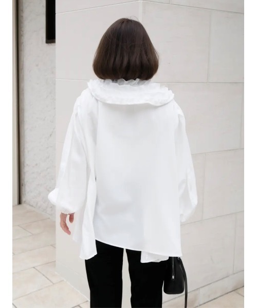 BeBeoD(べベッド)の「ボリュームチュールフリルネックブラウス(シャツ/ブラウス・レディース・ブラック/オフホワイト・フリー)」の4枚目の写真