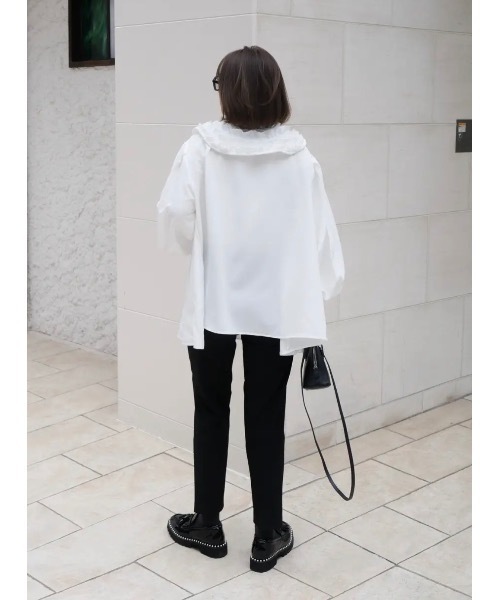 BeBeoD(べベッド)の「ボリュームチュールフリルネックブラウス(シャツ/ブラウス・レディース・ブラック/オフホワイト・フリー)」の7枚目の写真