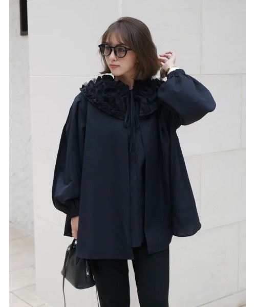 BeBeoD(べベッド)の「ボリュームチュールフリルネックブラウス(シャツ/ブラウス・レディース・ブラック/オフホワイト・フリー)」の8枚目の写真