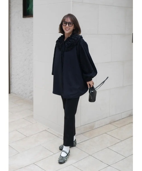 BeBeoD(べベッド)の「ボリュームチュールフリルネックブラウス(シャツ/ブラウス・レディース・ブラック/オフホワイト・フリー)」の11枚目の写真