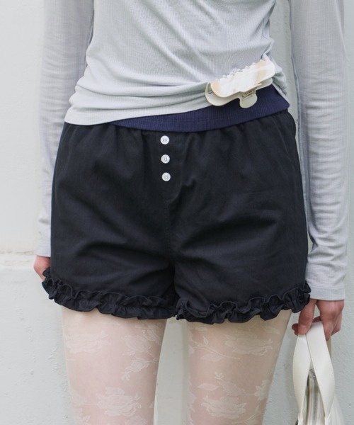 GIUNON(ジウノン)の「hem frill short pants / ヘムフリルショートパンツ(その他パンツ・レディース・ホワイト/ブラック・FREE)」の1枚目の写真