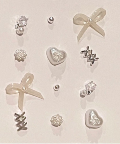 tunee(チュニー)の「【MASHIRO】リボンアクリルパールピアス12点セット/レースアップ(MA/EK213)(ピアス(両耳用)・レディース・シルバー・FREE)」の5枚目の写真