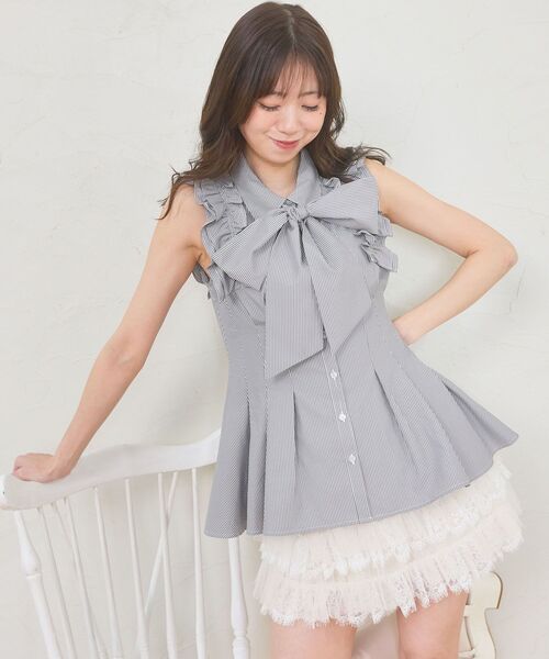 MAJESTIC LEGON(マジェスティックレゴン)の「ショルダーフリルノースリーブブラウス(シャツ/ブラウス・レディース・ブルー/オフホワイト/グレー系その他/ホワイト系その他2・MEDIUM)」の13枚目の写真