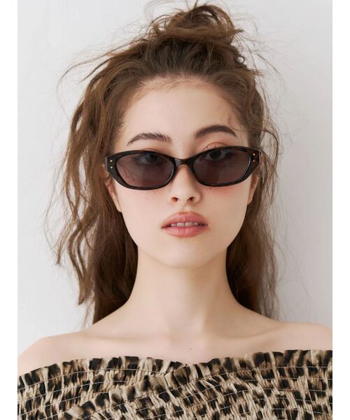 EVRIS(エヴリス)の「OVAL FRAME サングラス(サングラス・レディース・ブラウン/ブラック・FREE)」の3枚目の写真
