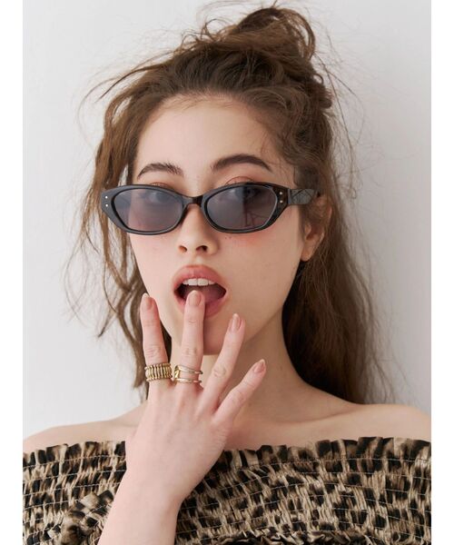 EVRIS(エヴリス)の「OVAL FRAME サングラス(サングラス・レディース・ブラウン/ブラック・FREE)」の4枚目の写真