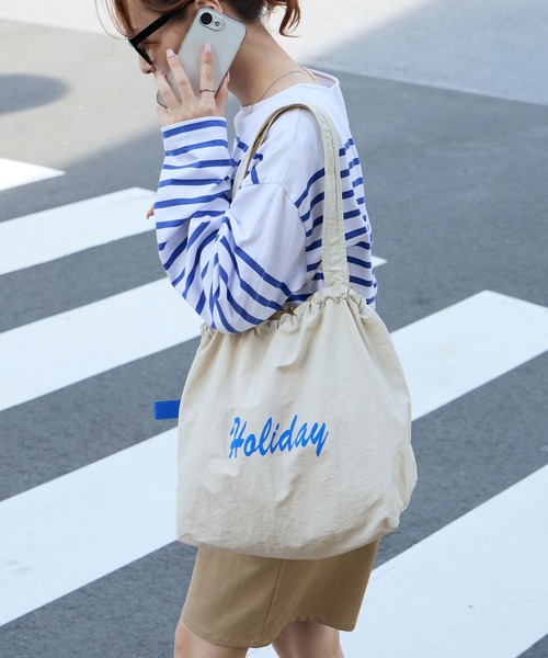 BONLECILL Marche(ボンルシールマルシェ)の「【BONLECILL Marche】《A4収納》HOLIDAYロゴトートバッグ(トートバッグ・レディース・レッド/ブルー/イエロー/アイボリー・FREE)」の6枚目の写真