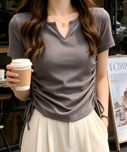 Teem Store(チームストア)の「サイドギャザー リボンVネックタイトT シャーリング半袖タイトT(Tシャツ/カットソー・レディース・ブラック/チャコール/ピンク/ホワイト・M/S)」の18枚目の写真