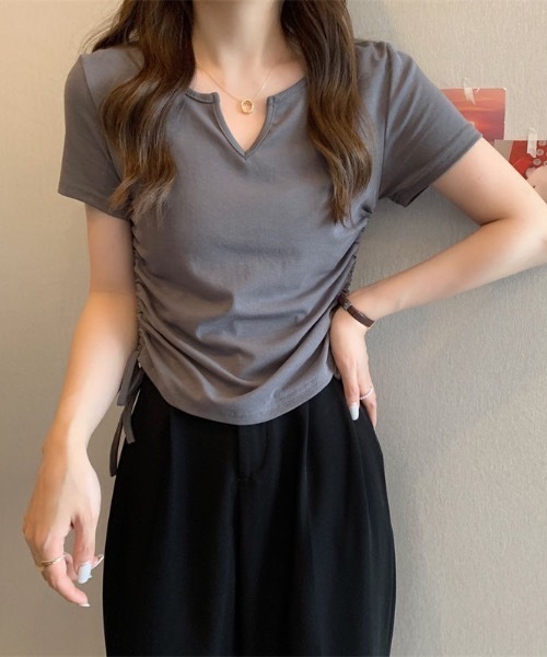 Teem Store(チームストア)の「サイドギャザー リボンVネックタイトT シャーリング半袖タイトT(Tシャツ/カットソー・レディース・ブラック/チャコール/ピンク/ホワイト・M/S)」の16枚目の写真