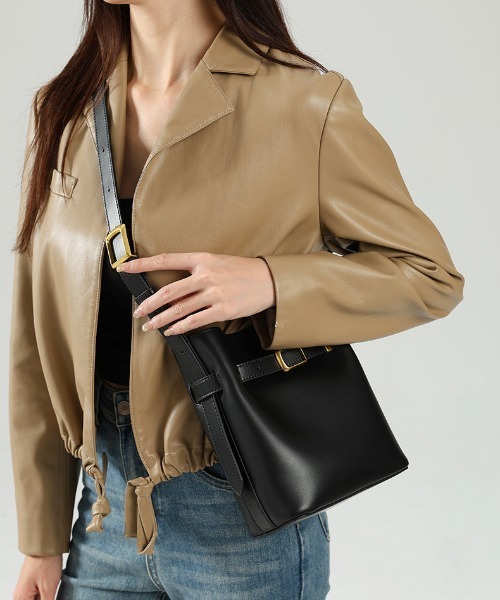 NiiNa(ニーナ)の「【 NiiNa / ニーナ 】高品質牛革 ワンハンドル ショルダー バケット レザーバッグ(ショルダーバッグ・レディース・ブラック・FREE)」の13枚目の写真