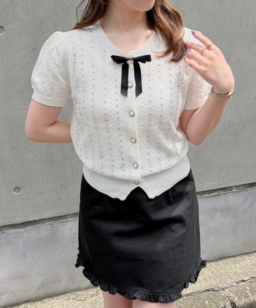 MISCH MASCH(ミッシュマッシュ)の「2026春夏新作 ビジューボタン透かし編み半袖カーディガン(ニット/セーター・レディース・ブラック/ホワイト/イエロー・フリ-)」の5枚目の写真