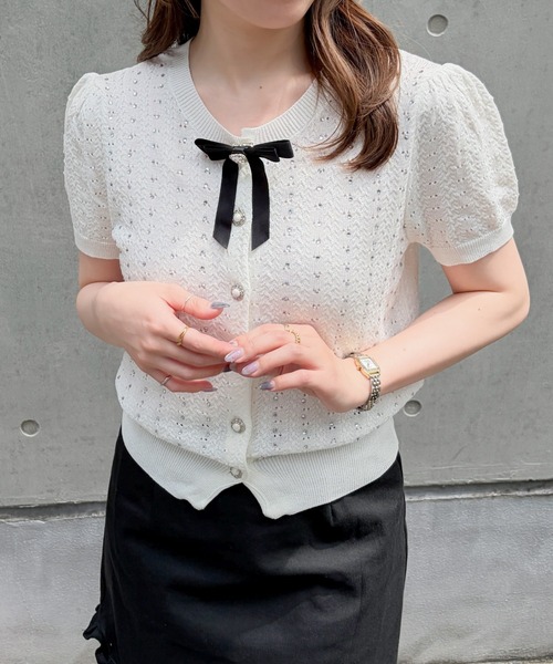 MISCH MASCH(ミッシュマッシュ)の「2026春夏新作 ビジューボタン透かし編み半袖カーディガン(ニット/セーター・レディース・ブラック/ホワイト/イエロー・フリ-)」の7枚目の写真