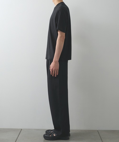 markaware(マーカウェア)の「【marka/マーカ】ラミー天竺 / クルーネックTee / CREW NECK TEE(Tシャツ/カットソー・メンズ・ダークグレー/ブラック・2/1)」の4枚目の写真