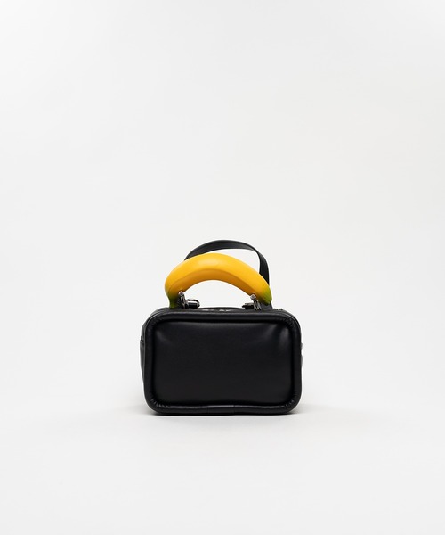 Maison MIHARA YASUHIRO（メゾンミハラヤスヒロ）の「"TOY" Banana Handle Square Leather Mini Bag（ショルダーバッグ・メンズ・ブラック・FREE）」の3枚目の写真