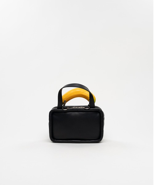 Maison MIHARA YASUHIRO（メゾンミハラヤスヒロ）の「"TOY" Banana Handle Square Leather Mini Bag（ショルダーバッグ・メンズ・ブラック・FREE）」の2枚目の写真
