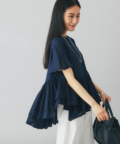 La boutique BonBon（ラブティックボンボン）の「【涼しくて着映え】綿ボイルペプラムブラウス（シャツ/ブラウス・レディース・ネイビー/ブラウン・FREE）」の4枚目の写真