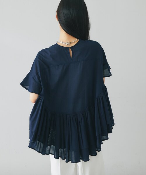 La boutique BonBon（ラブティックボンボン）の「【涼しくて着映え】綿ボイルペプラムブラウス（シャツ/ブラウス・レディース・ネイビー/ブラウン・FREE）」の5枚目の写真