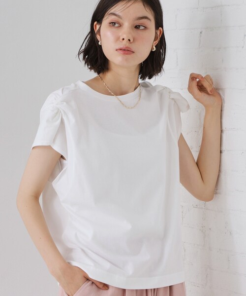 THE SHOP TK (ザ ショップ ティーケー )の「【ひんやり/汗じみ防止】ツイストアクセントトップス(Tシャツ/カットソー・レディース・オフホワイト/グリーン/ブラック/ダークブラウン・13/12)」の2枚目の写真