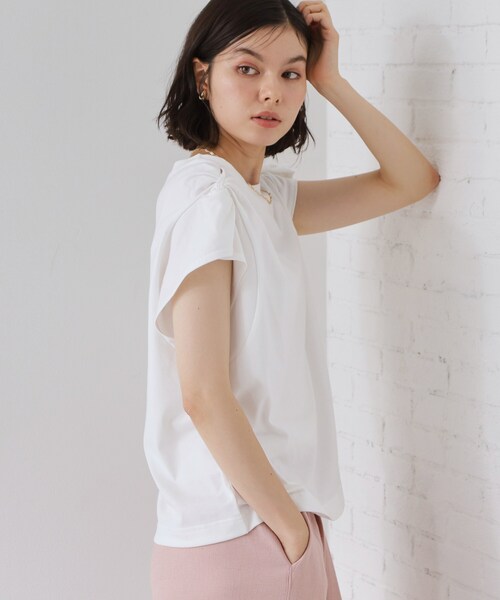 THE SHOP TK (ザ ショップ ティーケー )の「【ひんやり/汗じみ防止】ツイストアクセントトップス(Tシャツ/カットソー・レディース・オフホワイト/グリーン/ブラック/ダークブラウン・13/12)」の6枚目の写真