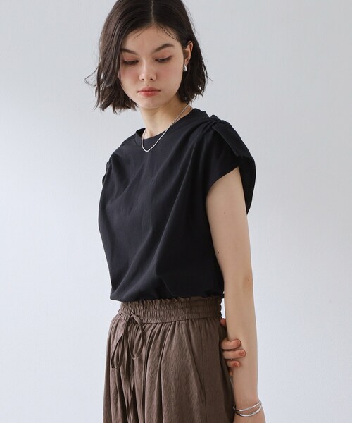 THE SHOP TK (ザ ショップ ティーケー )の「【ひんやり/汗じみ防止】ツイストアクセントトップス(Tシャツ/カットソー・レディース・オフホワイト/グリーン/ブラック/ダークブラウン・13/12)」の10枚目の写真
