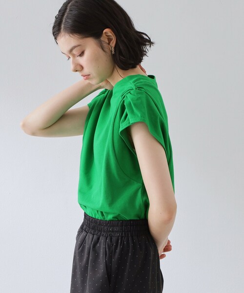 THE SHOP TK (ザ ショップ ティーケー )の「【ひんやり/汗じみ防止】ツイストアクセントトップス(Tシャツ/カットソー・レディース・オフホワイト/グリーン/ブラック/ダークブラウン・13/12)」の14枚目の写真