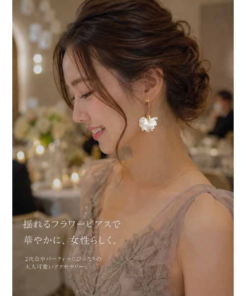 tone（トーン）の「【R】1025　揺れるパールフラワーピアス(MA)（ピアス（両耳用）・レディース・ホワイト・FREE）」の8枚目の写真
