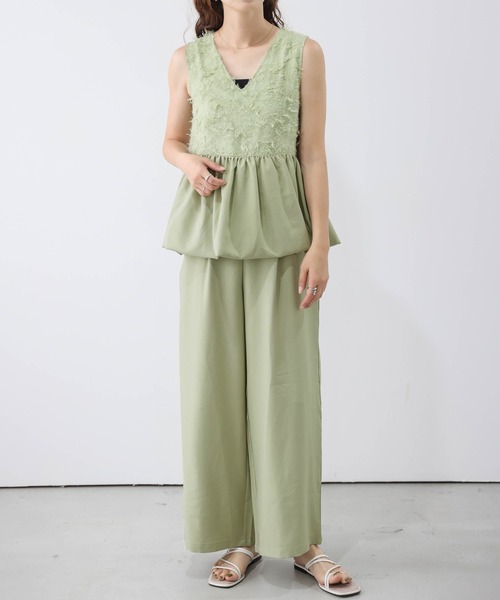AMELY(エミリー)の「フラワージャガード オールインワン(つなぎ/オールインワン・レディース・ブラック/ブラウン/グリーン・M/L)」の1枚目の写真