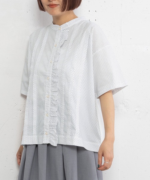 POU DOU DOU(プードゥドゥ)の「布帛使いフリルデザイントップス(Tシャツ/カットソー・レディース・オフホワイト/ネイビー/ブラック・3)」の2枚目の写真