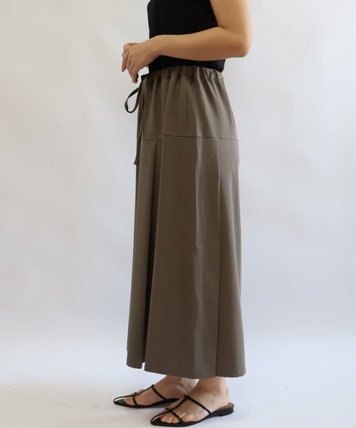 etre relie（エトレリー）の「ドライタッチアシンメトリーパンツ（その他パンツ・レディース・ブラック/グレイッシュベージュ/テラコッタ・MEDIUM）」の7枚目の写真
