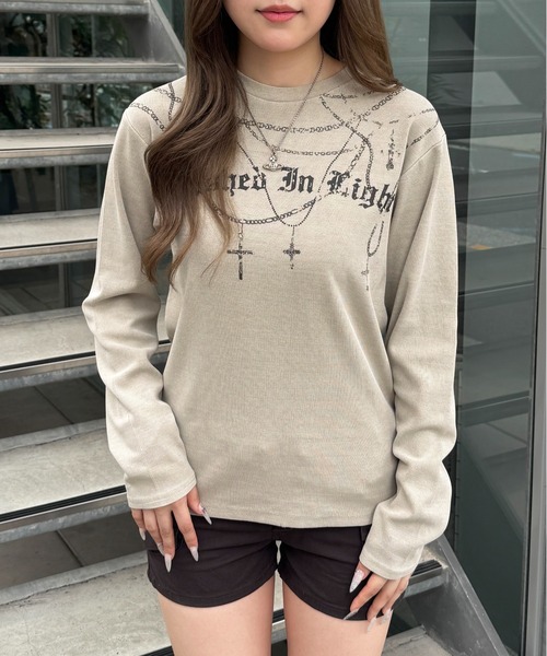 lilful（リルフル）の「【26年秋冬新作】スパンリブ加工 チェーンプリントロンT（Tシャツ/カットソー・レディース・ベージュ/ブラック・M/L）」の3枚目の写真